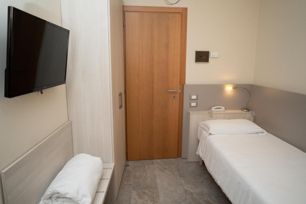 Hotel Europa Дособуоно Екстериор снимка