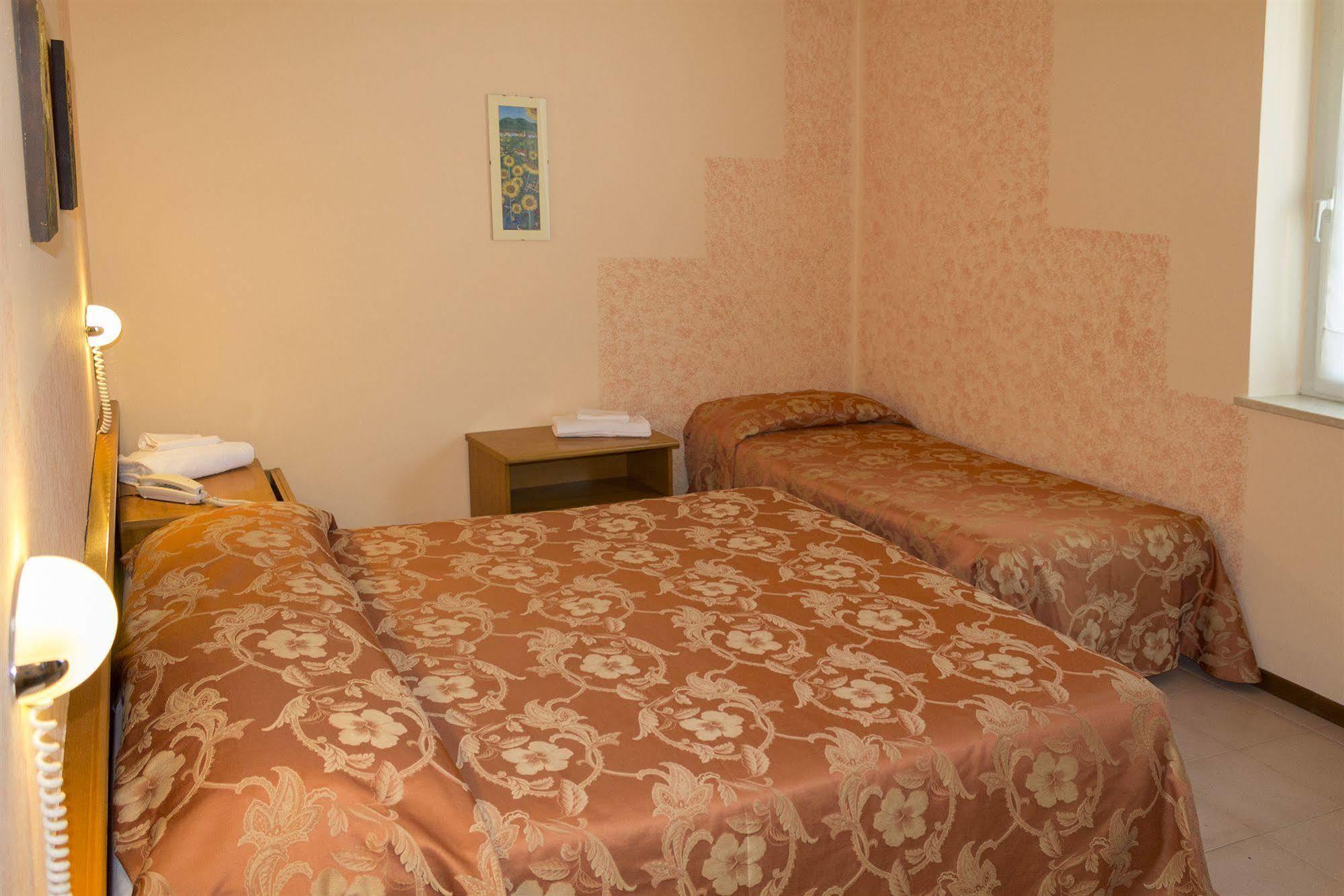 Hotel Europa Дособуоно Екстериор снимка