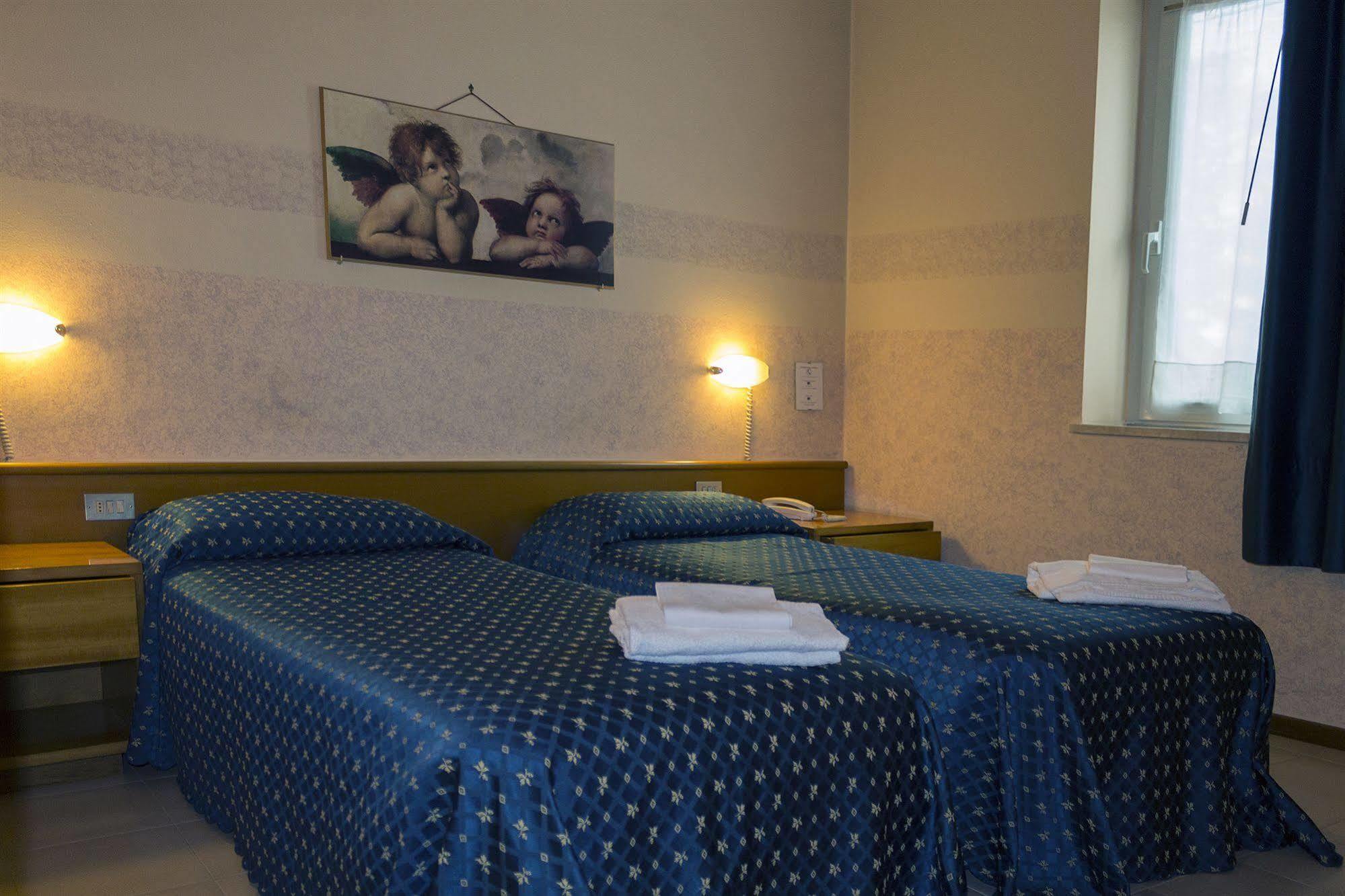 Hotel Europa Дособуоно Екстериор снимка
