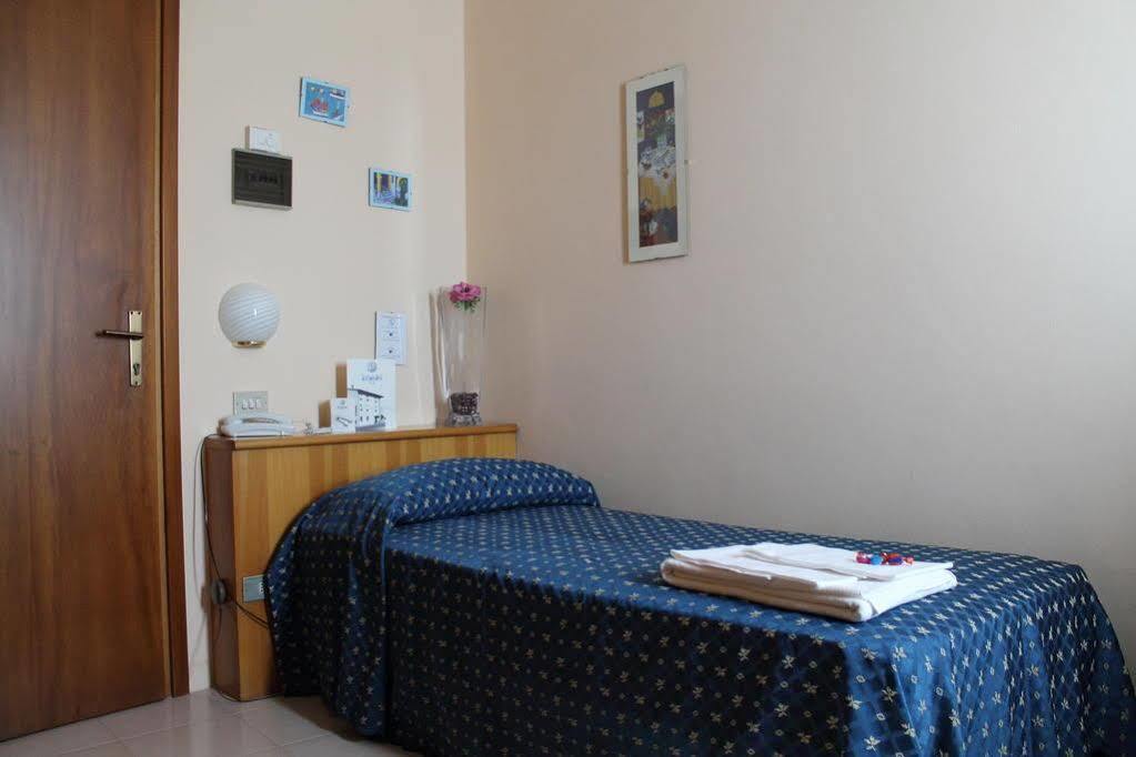Hotel Europa Дособуоно Екстериор снимка